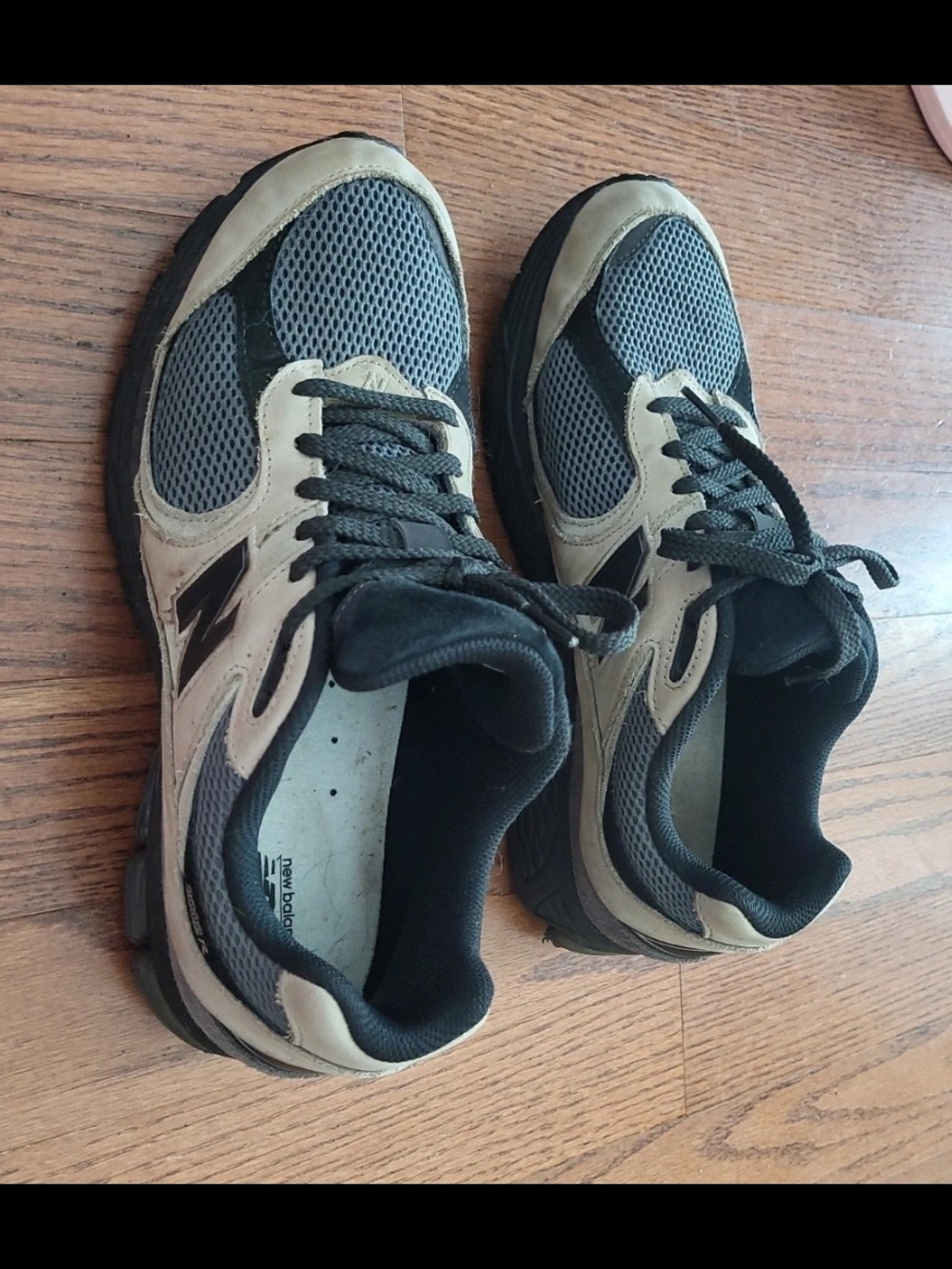 New Balance Men’s Gray and Tan Athletic Sneakers - Picture 3 of 7